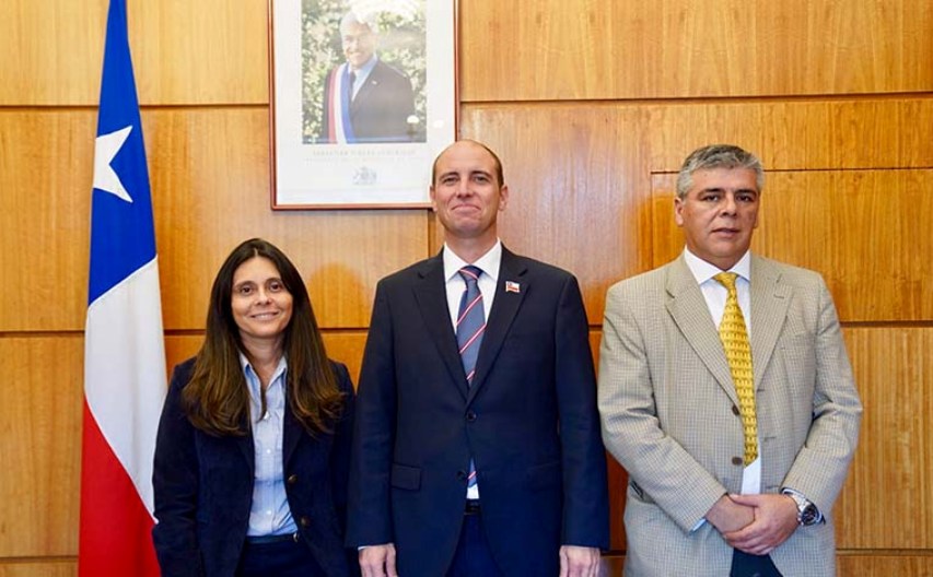 Intendente Martín Arrau, Seremi de Desarrollo Social y Familia, Doris Osses y el Director Regional de Senados, Sergio Arévalo.