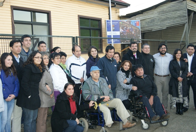 Director Nacional durante su visita a la Casa de la Inclusión de Freire. 