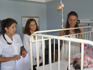 Directora del Senadis visitó a los pacientes de Clínica Los Coihues.