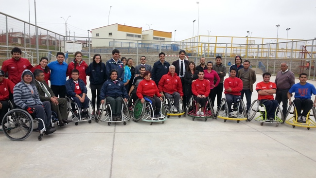 Autoridades junto a los deportistas que participan en las Olimpiadas Inclusivas de la región de Coquimbo.