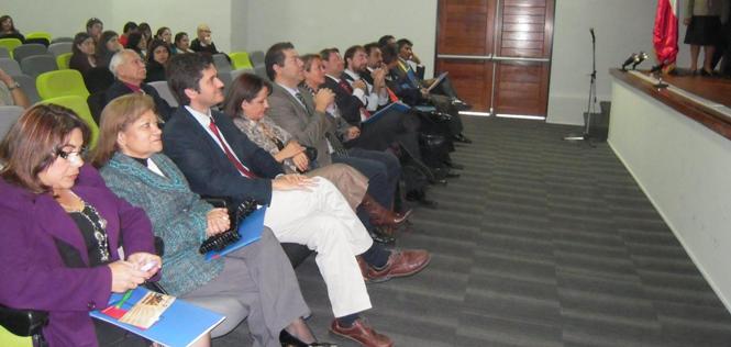 Autoridades de la región de Tarapacá durante la jornada de difusión de la Ley.