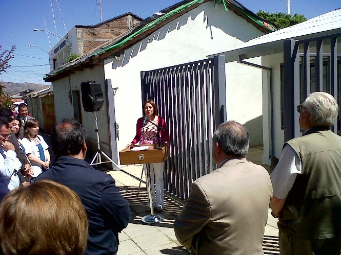 La Directora Regional de SENADIS entrega un saludo en la inauguración.