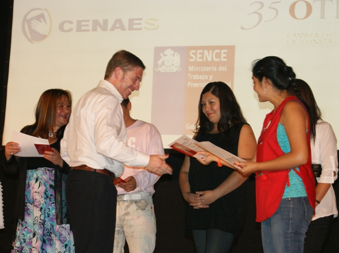 Ignacio Prat, jefe del Programa de Inclusión Laboral del Senadis participó en la entrega de certificados por capacitación.