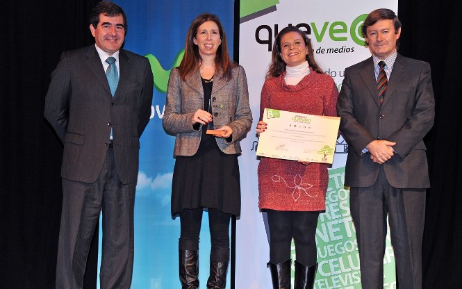 Directora Nacional del Senadis, María Ximena Rivas recibe premio Queveo 2012