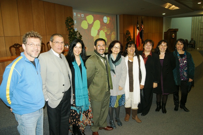 Eladio Recabarren del Senadis junto a expertos internacionales y actores de la red local que participaron en la jornada.