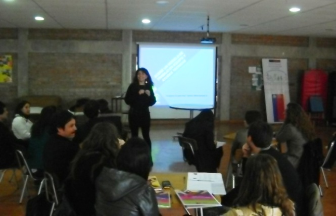 Soledad Narbona entrega un saludo en la apertura del curso de capacitación