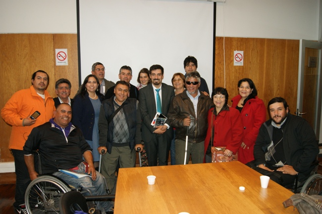 Director Nacional en reunión con personas en situación de discapacidad del Biobío. 