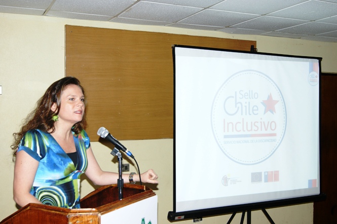 Directora Nacional del Senadis presenta el Sello Chile Inclusivo en Talca