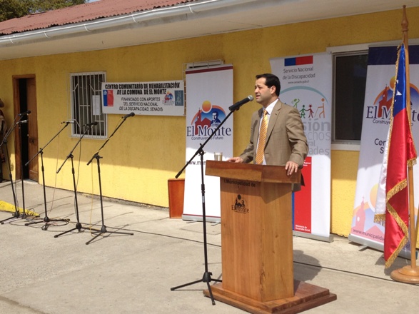 Director Regional de Senadis entrega un saludo en la inauguración del CCR de El Monte