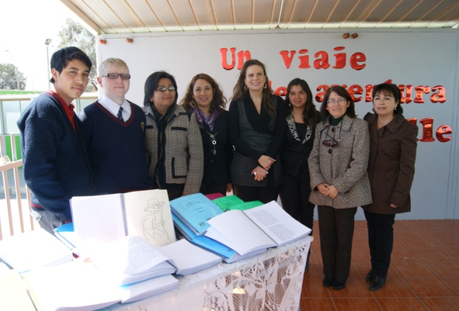 Directora Nacional del Senadis con alumnos y profesores de la Escuela Pedro Vergara Keller.