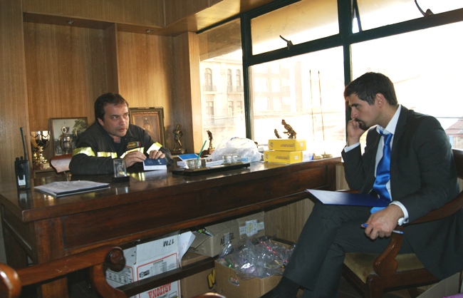 Director Nacional del Senadis en reunión con Inspector del Cuerpo de Bomberos de Valparaíso.