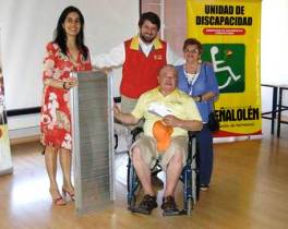 Aparece el alcalde Orrego,  Rosa Rouliez y personas con discapacidad de Peñalolén.
