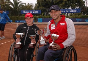 Los tenistas María Antonieta Ortiz y Robinson Méndez, quienes ganaron la versión del campeonato realizada el año 2009.