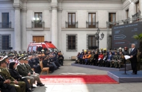 El Presidente Piñera hablando al público asistente en actividad en el Palacio La Moneda. Fotografía de www.gobiernodechile.cl 