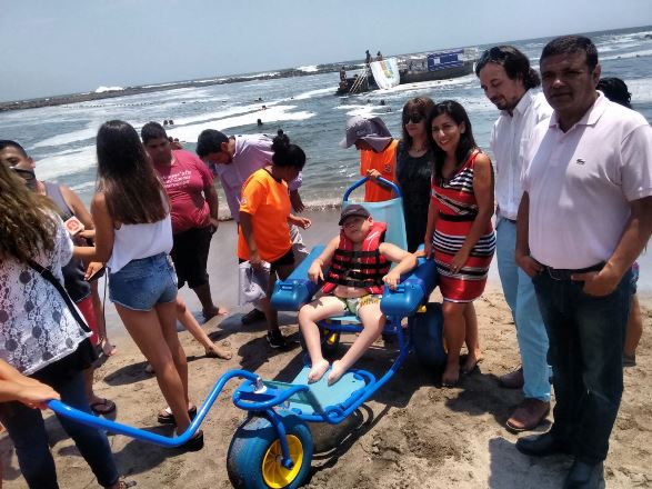 Sillas anfibias permitirán que personas con discapacidad disfruten de las playas de Arica