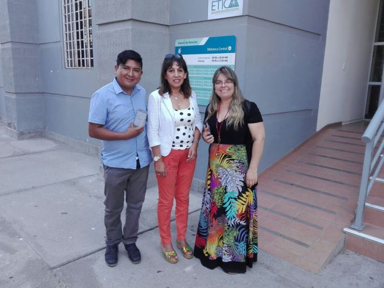 Directora Regional junto a profesionales de la Universidad de Antofagasta. 