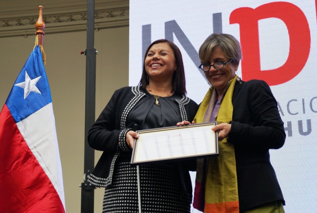 Director del INDH entrega Premio Nacional de Derechos Humanos 2014 a María Soledad Cisternas.