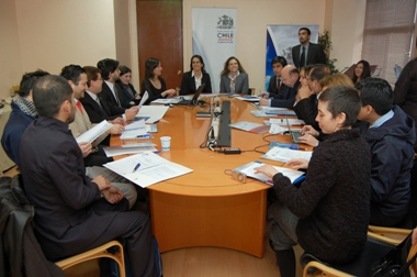 Autoridades de Mideplan y Senadis junto a los participantes de la mesa técnica
