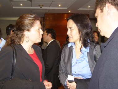 La Directora del SENADIS, la ministra del Trabajo y el Subdirector del SENADIS quienes asistieron al Seminario Teletrabajo en Chile Vía de modernización del mercado laboral.