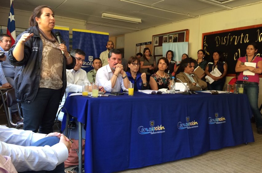 Directora Regional de SENADIS Biobío en reunión con vecinos afectados del sector Agua de La Gloria en Concepción 