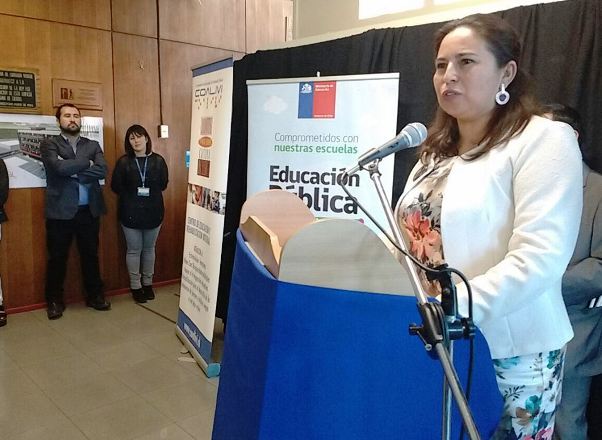 Directora Regional de Senadis, Sandra Narváez, entrega un saludo en la ceremonia. 