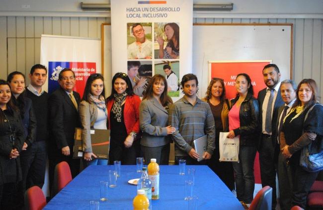 Seremi de Desarrollo Social y Director Regional de Senadis entregan apoyos a estudiantes en situación de discapacidad de educación superior