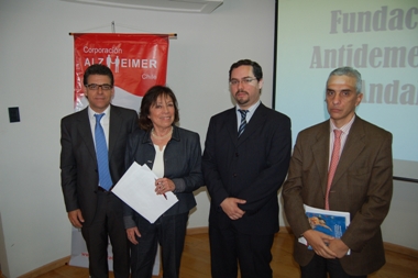 La Directora de la Corporación Alzheimer, junto a representante de la DOS, SENADIS y de la Fundación Al-Andalus  de España.