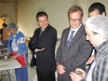 Ministro de Planificación, Felipe Kast junto a Subdirector de SENADIS, Oscar Mellado, visitan el Microemprendimiento 