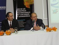 En la fotografía aparece el Secretario Ejecutivo de Fonadis Roberto Cerri junto al director general