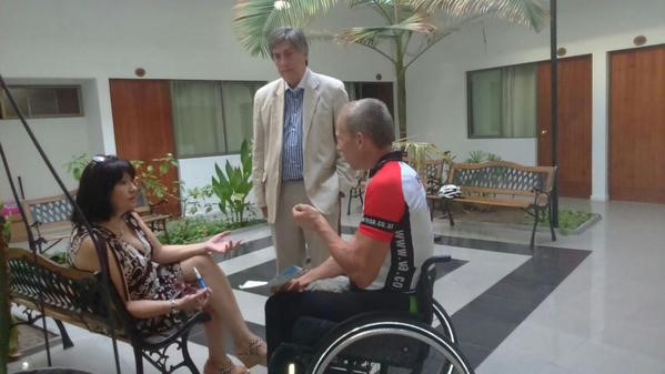 Directora Senadis Arica se reúne con Cónsul de Austria en Arica y deportista austríaco paralímpico