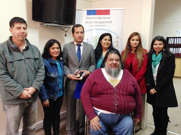 Autoridades junto al equipo regional de Senadis y representantes de las personas en situación de discapacidad