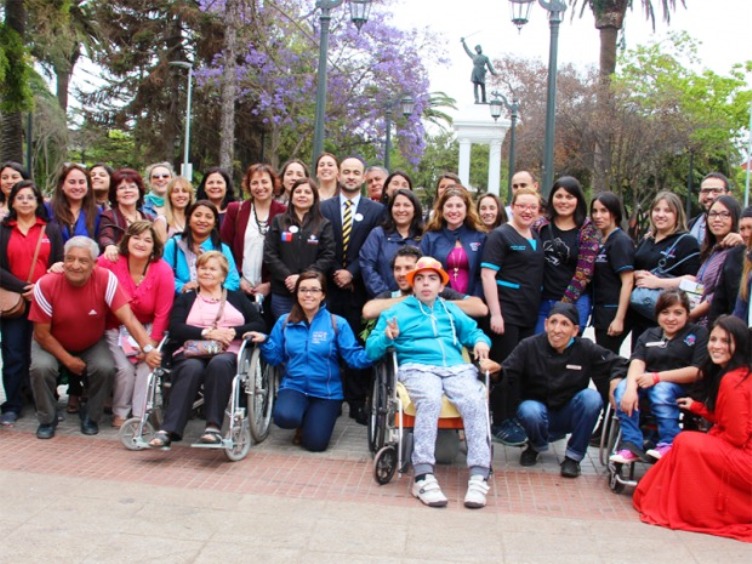 Autoridades valoran organización de primera feria laboral inclusiva en la provincia de Melipilla