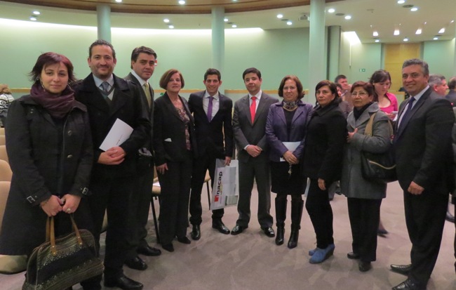 Directora Regional del Senadis junto a estudiante, académicos, su familia e integrantes de la Asoch..