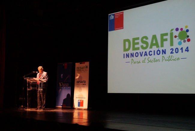 Director Nacional del Servicio Civil, Rodrigo Egaña, presentando el Desafío Innovación 2014. 