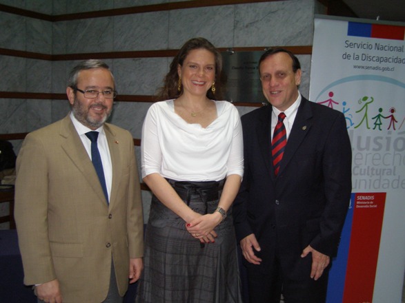 Ministro de Desarrollo Social, Bruno Baranda, Directora Nacional de Senadis, María Ximena Rivas y Rector de la Universidad Católica, Ignacio Sánchez.