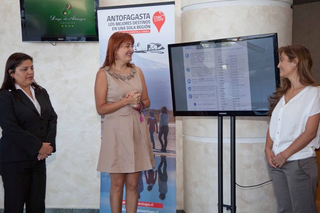 Directoras de Senadis y Sernatur presentando la Guía de Alojamientos Turísticos Accesibles.