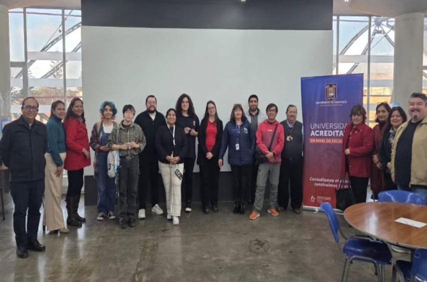 Foto grupal de los participantes en la actividad.