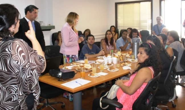 Autoridades en la actividad de lanzamiento de cifras regionales. 