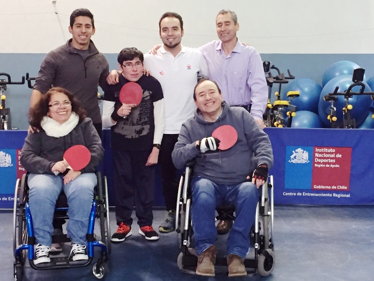 Equipo que representará a la región de Aysén en Campeonato Nacional de Tenis de Mesa Paralímpico.