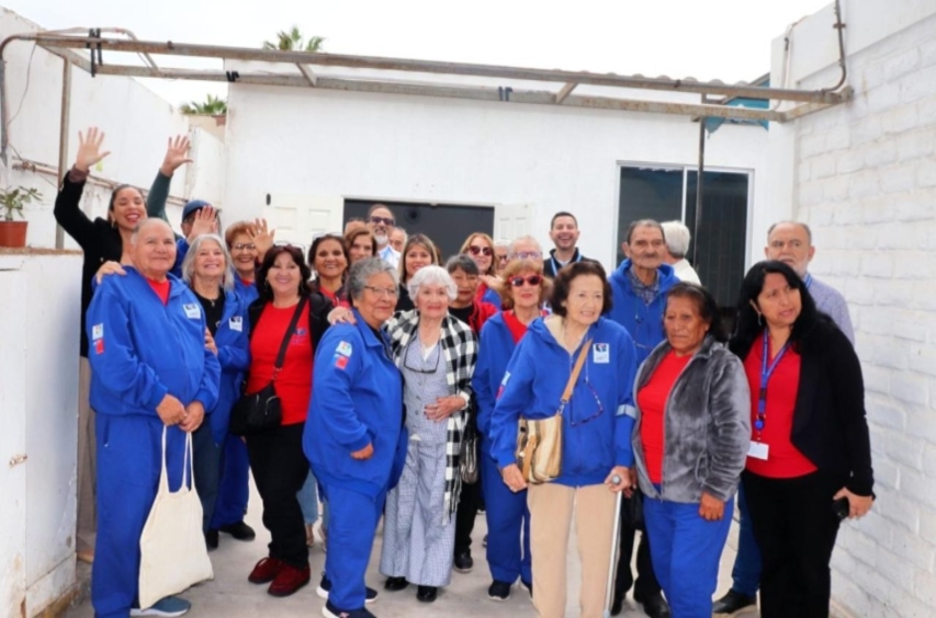 Foto grupal de los participantes en la ceremonia.