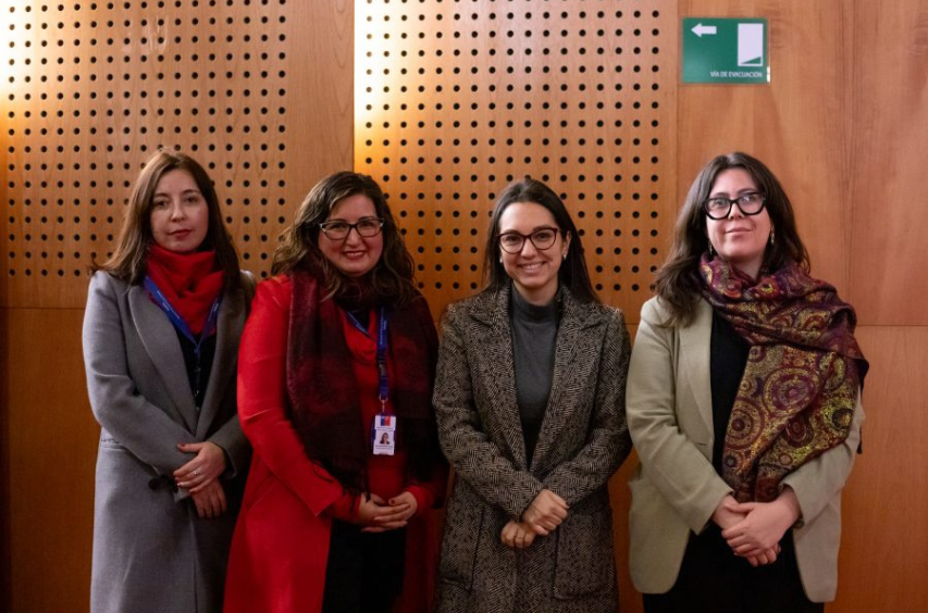 Fotografía de representantes de la Dirección Regional de Senadis y de la UNAB
