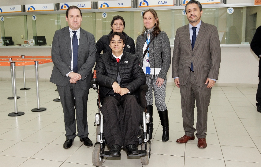 Inauguración de medidas de accesibilidad en sucursales de Caja Los Héroes 