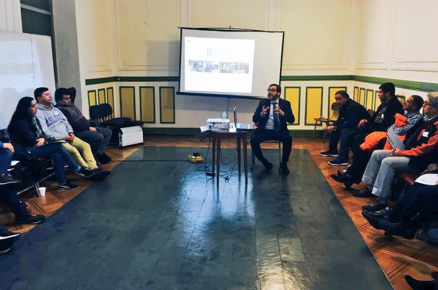 Director Nacional exponiendo en la Escuela Sindical Manuel Bustos Huerta