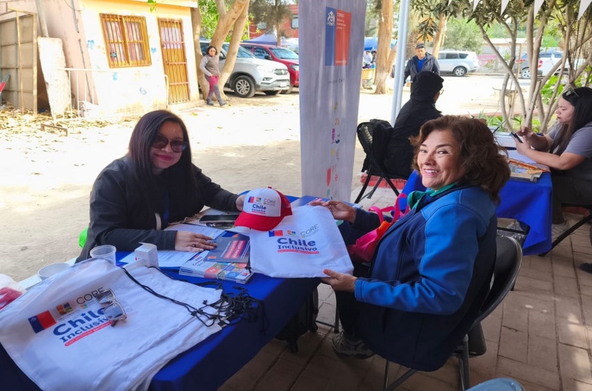 Profesionales de Senadis en Gobierno en terreno.