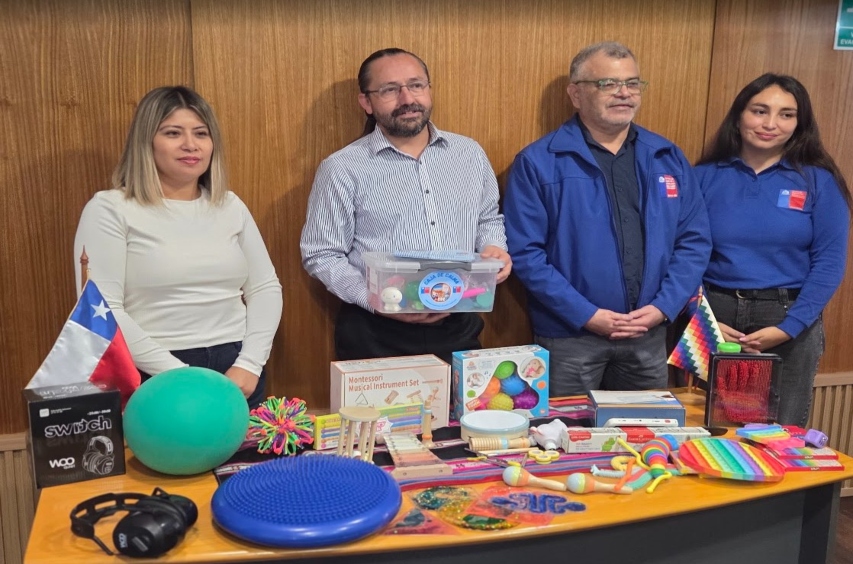 Foto grupal de los participantes en la actividad.