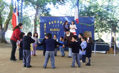 Estudiantes de establecimientos educacionales de la comuna de Alhué beneficiados con fondos concursables Senadis del año 2010.