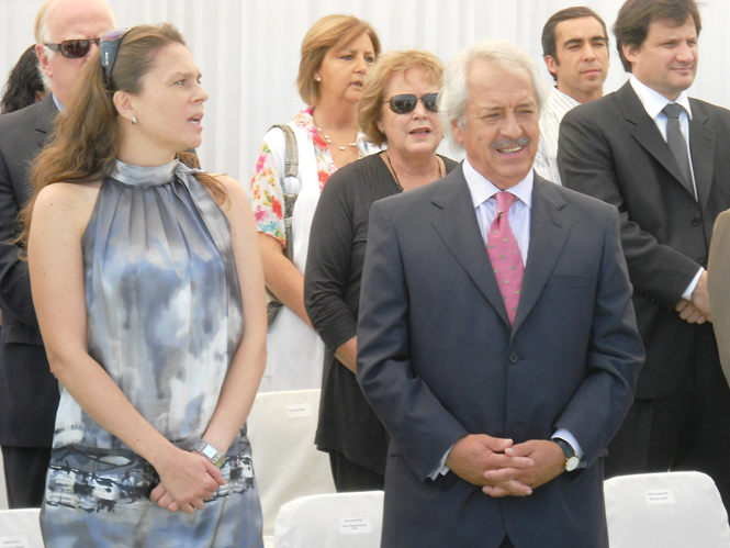 La Directora Nacional del Senadis, María Ximena Rivas junto a José Hinzpeter, presidente de la Federación de Tenis de Chile
