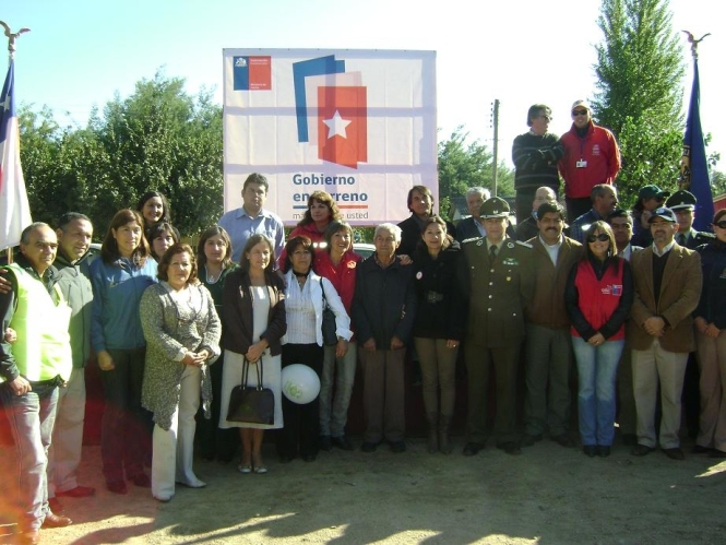 Directora Regional del Senadis del Maule junto a autoridades regionales y funcionarios que participaron en el Gobierno en Terreno.