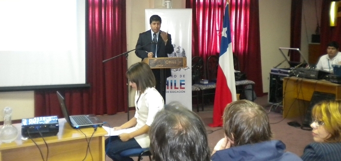 El Coordinador de Gestión Operativa del Senadis, Christian Cortés realizando su discurso.