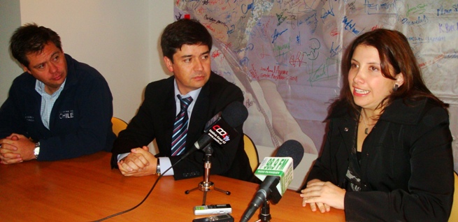 Nueva Directora Regional del Senadis Los Ríos, Karina Riquelme, junto al Subdirector Nacional del Senadis y el Seremi de Planificación.